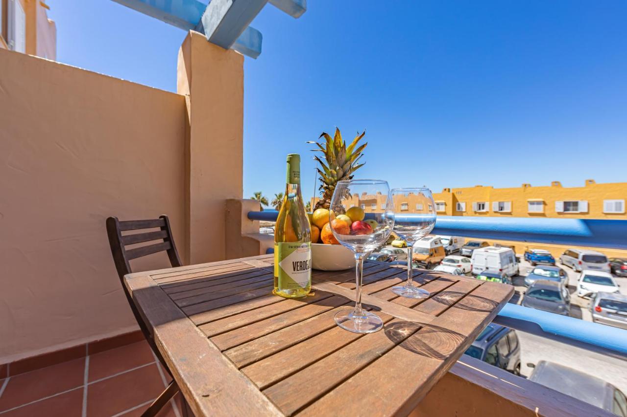 Apartament Beachfront, Pool, Terrace & Wifi