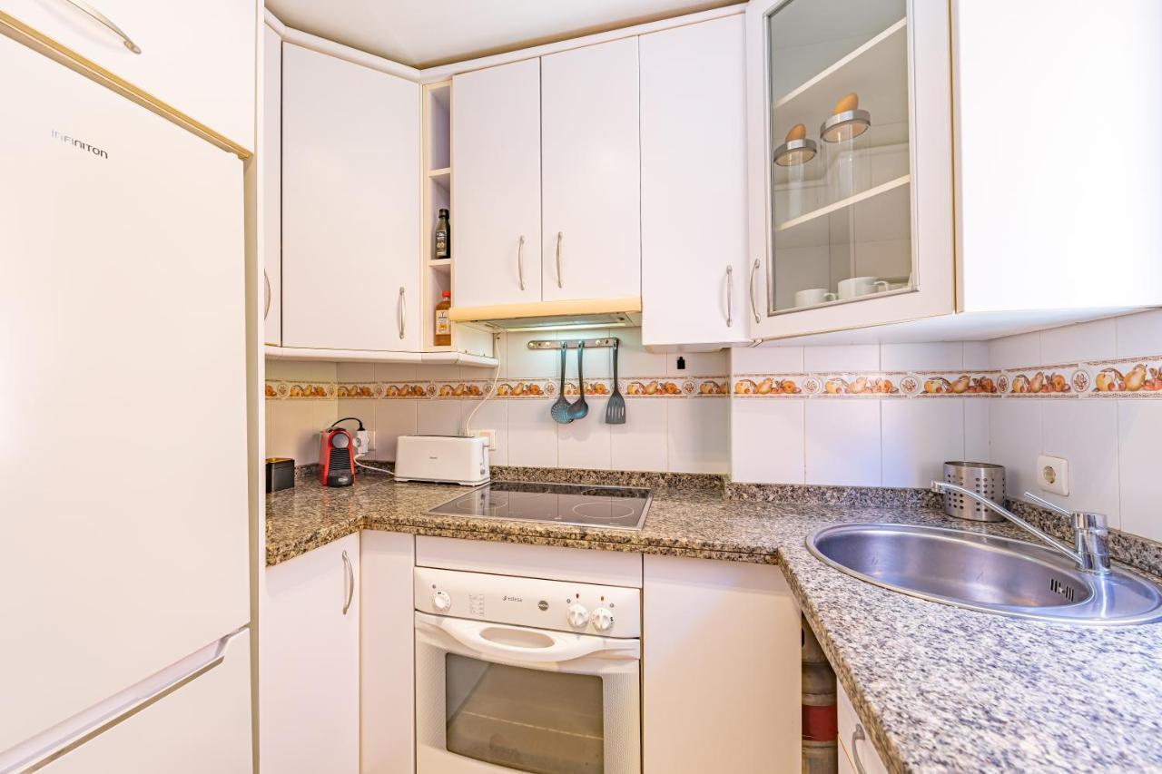 Beachfront, Pool, Terrace & Wifi Apartament *