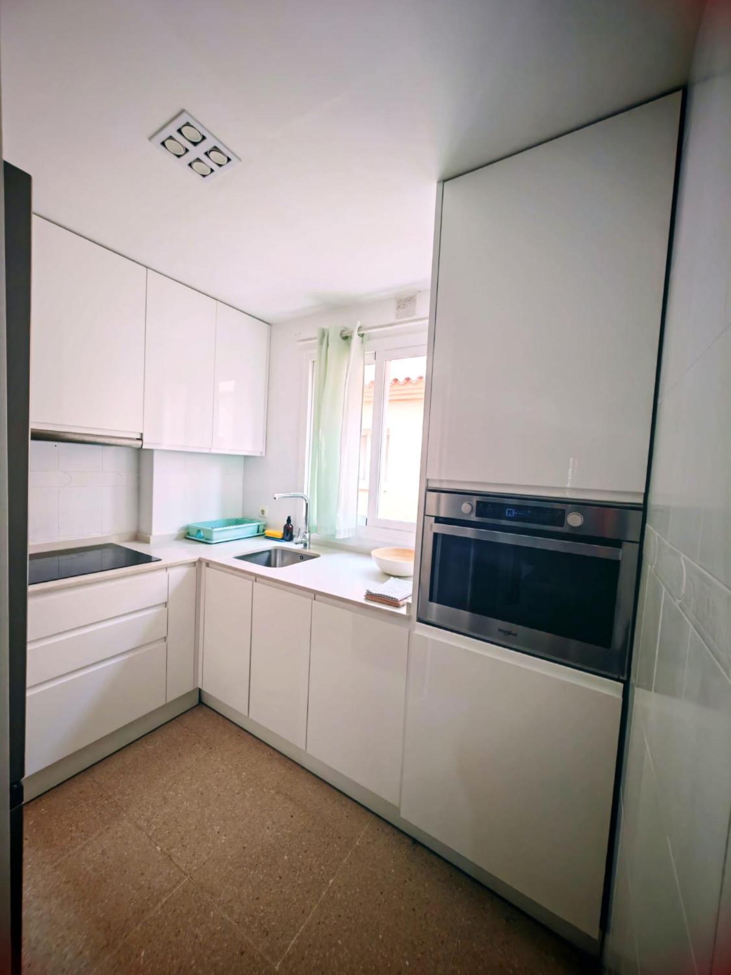 Beachfront, Pool, Terrace & Wifi Apartament