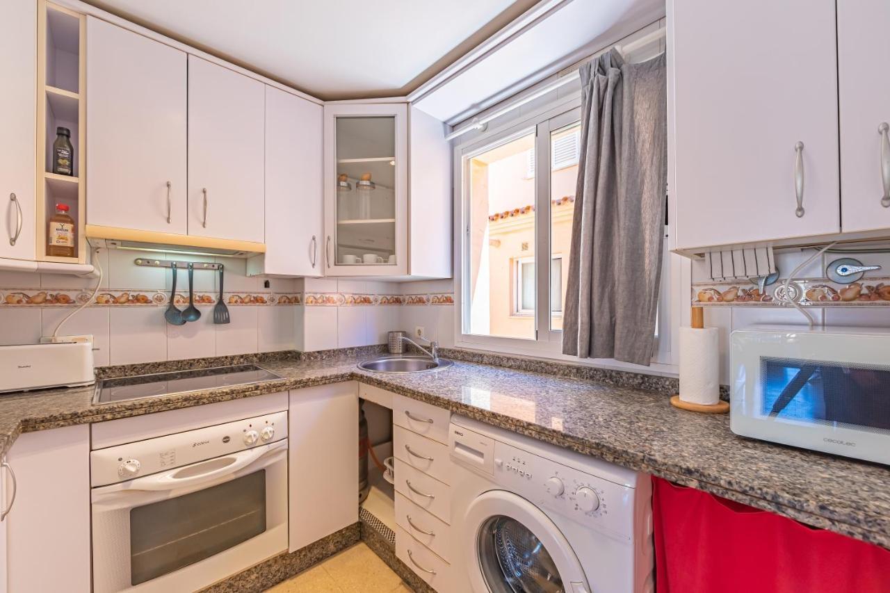 Beachfront, Pool, Terrace & Wifi Apartamento