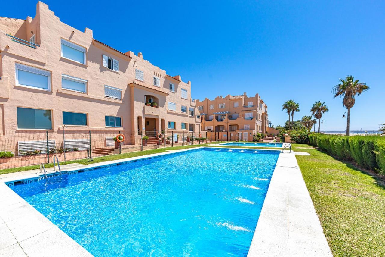 Beachfront, Pool, Terrace & Wifi Apartamento *