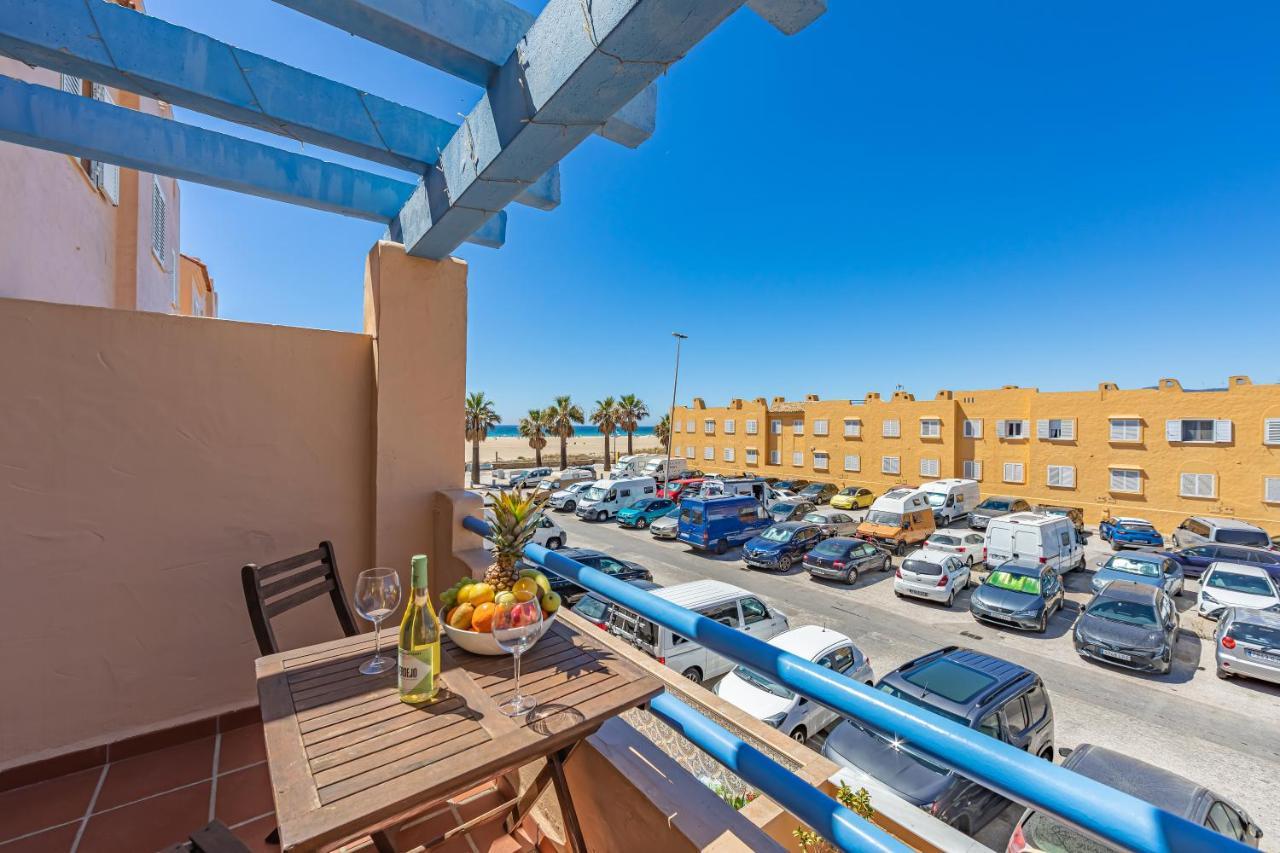 Beachfront, Pool, Terrace & Wifi