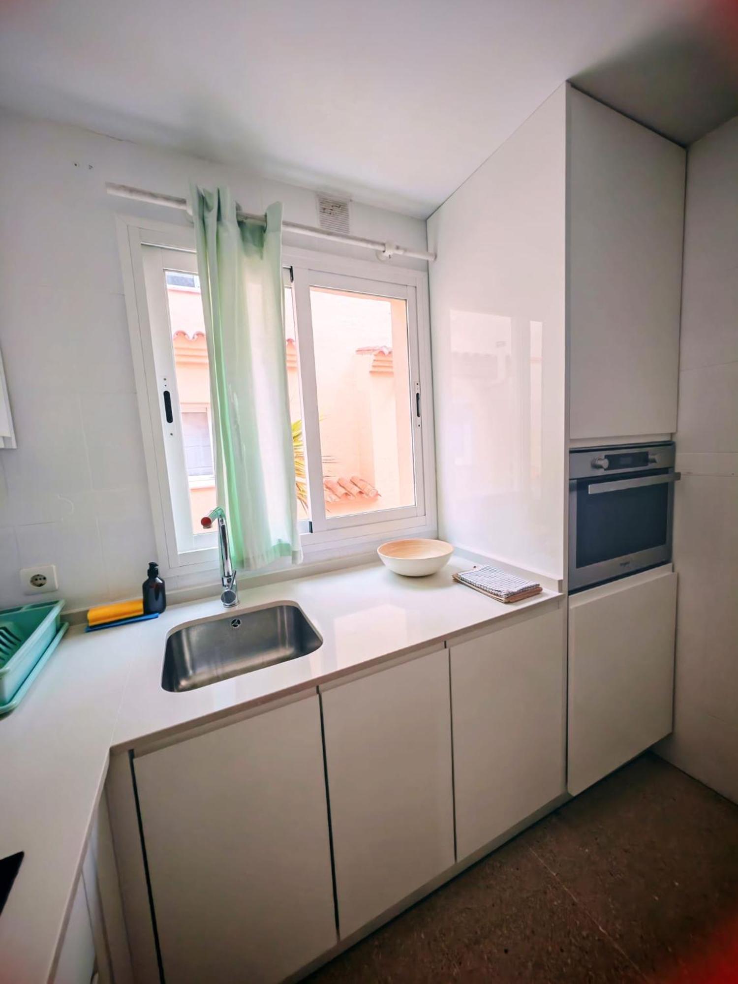 Apartamento Beachfront, Pool, Terrace & Wifi *